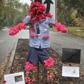 Use the arrows or slide the photo to see more